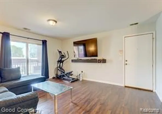Photo 4 of Condo for sale at 1525 Harbour Ct #73, Trenton, MI 48183 2171 | MLS# 61008324 | Listing updated on 2026-10-24