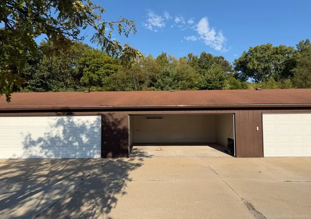 Photo 2 of Condo for sale at 38695 Harrison Crk Ct #Bldg  7-G Unit 44, Harrison Township, MI 48045 | MLS# 50224152 | Listing updated on 2026-10-12