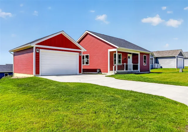 Photo 2 of Single family home for sale at 303 Aspen Hl Dr, Shelby, MI 49455 | MLS# 70561949 | Listing updated on 2026-10-01