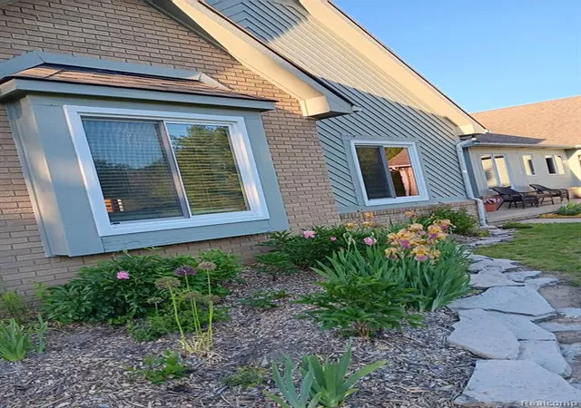 Photo 3 of Single family home for sale at 725 S Sashabaw Rd, Ortonville, MI 48462 9162 | MLS# 61014515 | Listing updated on 2026-10-29