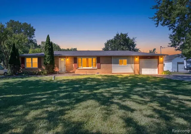 Photo 1 of Single family home for sale at 11184 N Fenton Rd, Fenton, MI 48430 | MLS# 61030106 | Listing updated on 2026-10-24