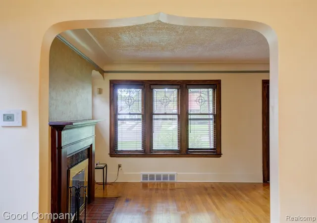 Photo 3 of Sale Pending at 15137 Warwick St, Detroit, MI 48223 | MLS# 61033998 | Listing updated on 2026-10-08