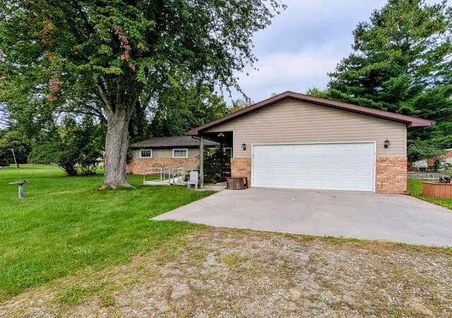 Photo 1 of Single family home for sale at 910 N Court St, Au Gres, MI 48703 | MLS# 80060897 | Listing updated on 2026-10-20