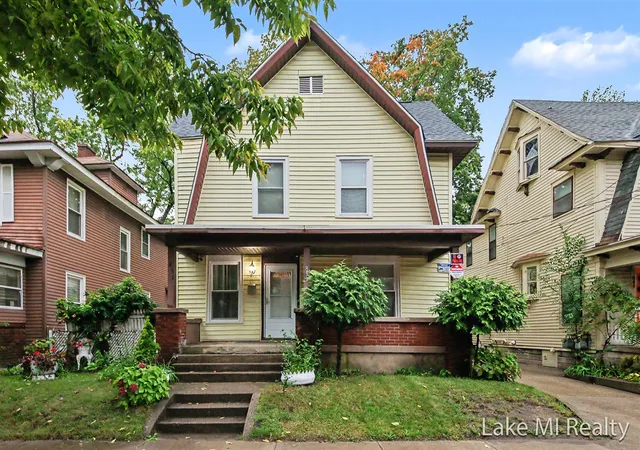 Photo 1 of Single family home for sale at 851 Kalamazoo Ave, Grand Rapids, MI 49507 | MLS# 70562773 | Listing updated on 2026-10-06