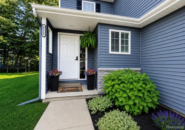 Photo 2 of Single family home for sale at 6555 Skylar Ln, Waterford, MI 48327 | MLS# 61025940 | Listing updated on 2026-09-17