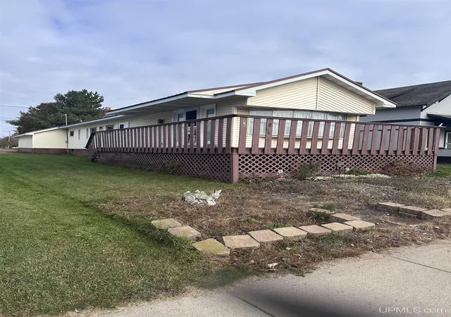 Photo 1 of Single family home for sale at 816 W Adams St, Iron River, MI 49935 | MLS# 50193197 | Listing updated on 2026-10-08