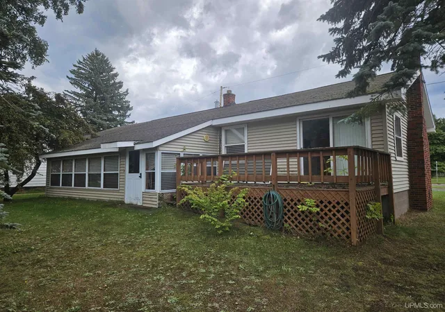 Photo 2 of Single family home for sale at 101 Silver St, Ontonagon, MI 49953 | MLS# 50221101 | Listing updated on 2026-09-08