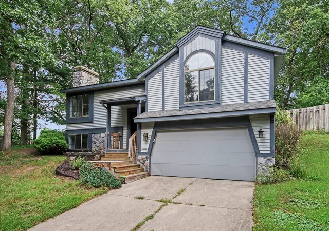 Photo 2 of Single family home for sale at 1312 Gladstone Dr, Grand Rapids, MI 49506 | MLS# 70556910 | Listing updated on 2026-09-09