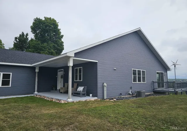 Photo 3 of Single family home for sale at 7968 W Herzog Rd, Iron Mountain, MI 49801 | MLS# 50206379 | Listing updated on 2026-09-01