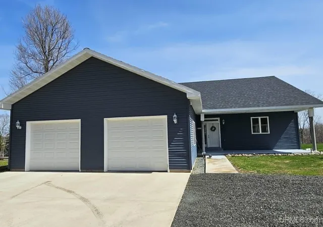 Photo 4 of Single family home for sale at 7968 W Herzog Rd, Iron Mountain, MI 49801 | MLS# 50206379 | Listing updated on 2026-09-01