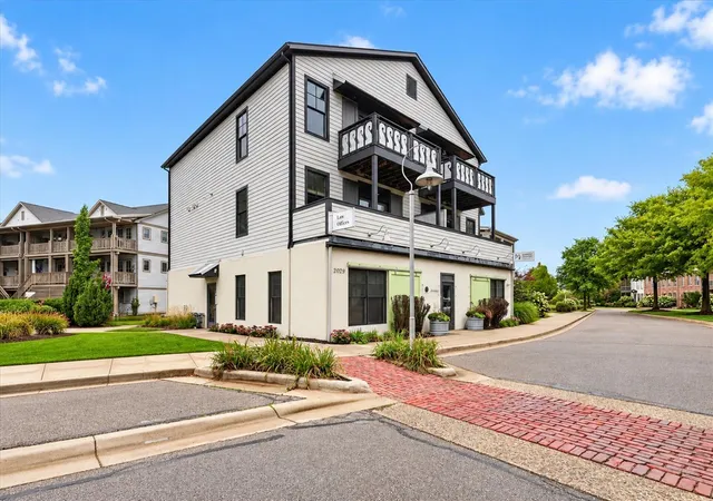 Listing Photo 3 - Condo for sale in building located at 2039 Celadon Dr, Grand Rapids, MI 49525
