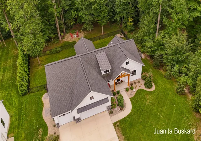 Photo 2 of Single family home for sale at 5392 Eaglepass Dr, Hudsonville, MI 49426 | MLS# 70557465 | Listing updated on 2026-10-01