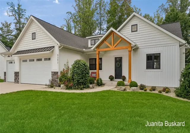 Photo 3 of Single family home for sale at 5392 Eaglepass Dr, Hudsonville, MI 49426 | MLS# 70557465 | Listing updated on 2026-10-01
