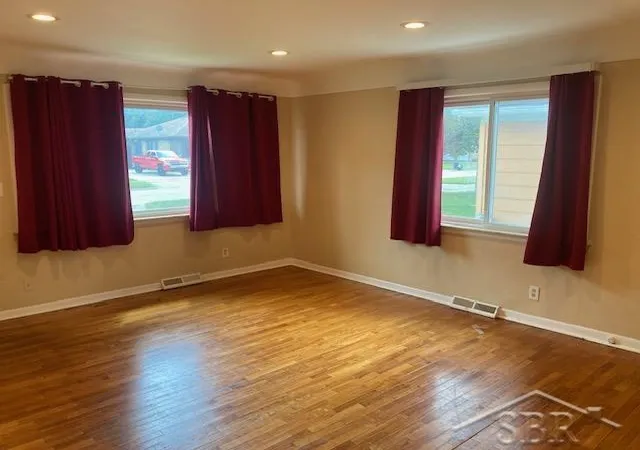 Photo 4 of Single family home for sale at 4033 Hiland St, Saginaw, MI 48601 | MLS# 50220508 | Listing updated on 2026-09-02