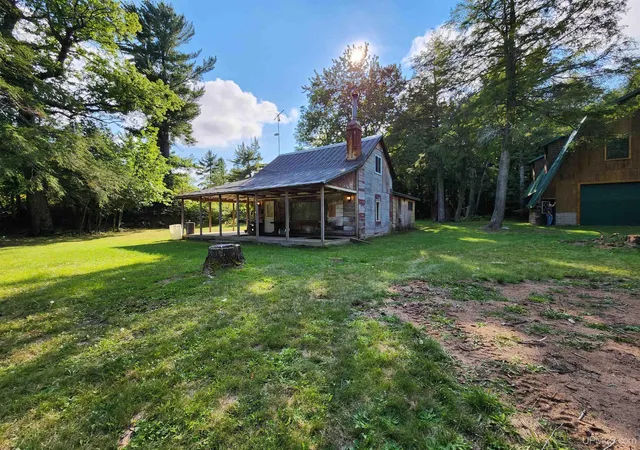 Photo 3 of Single family home for sale at 651 Holyoke Trl, Marquette, MI 49855 | MLS# 50091403 | Listing updated on 2026-09-29