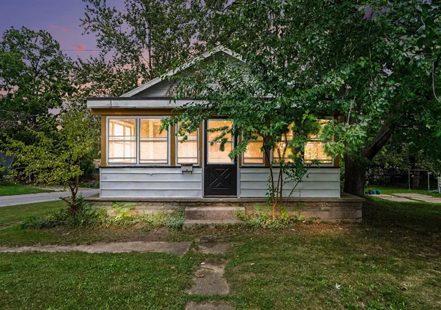 Photo 2 of Single family home for sale at 952 Calvary Ave, Grand Rapids, MI 49504 | MLS# 70557136 | Listing updated on 2026-09-08