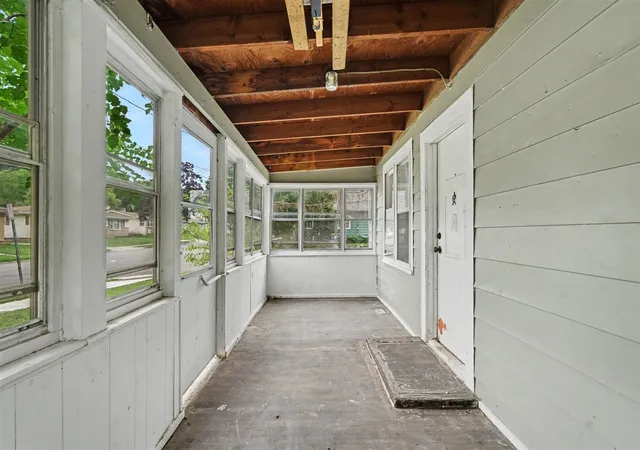 Photo 3 of Single family home for sale at 952 Calvary Ave, Grand Rapids, MI 49504 | MLS# 70557136 | Listing updated on 2026-09-08