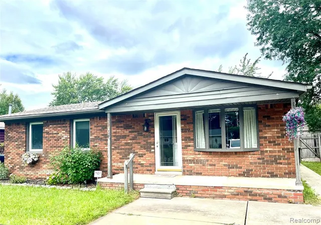 Photo 2 of Single family home for sale at 37197 Jefferson Ave, Harrison Twp, MI 48045 2629 | MLS# 61024298 | Listing updated on 2026-09-03