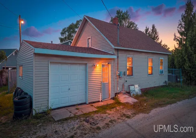 Photo 1 of Single family home for sale at 2011 N 16th Avenue, Escanaba, MI 49829 | MLS# 50223356 | Listing updated on 2026-10-28