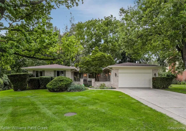 Photo 1 of Sale Pending at 212 Canterbury Trl Dr, Rochester Hills, MI 48309 | MLS# 61031537 | Listing updated on 2026-10-10