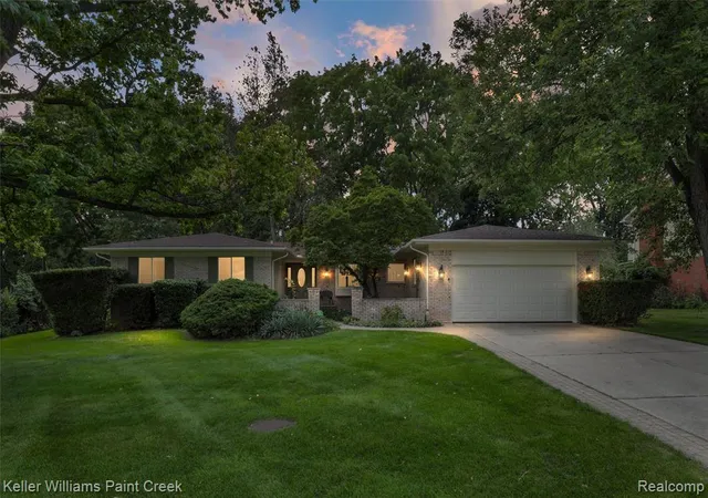 Photo 2 of Sale Pending at 212 Canterbury Trl Dr, Rochester Hills, MI 48309 | MLS# 61031537 | Listing updated on 2026-10-10