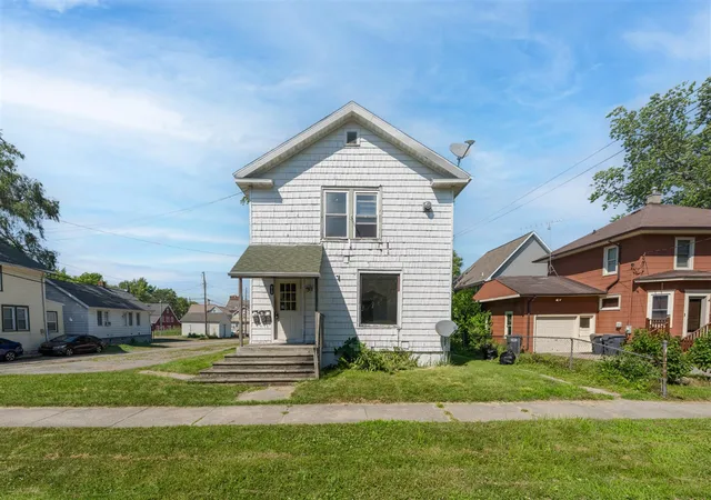 Photo 2 of Multi family home for sale at 915 Market St, Saint Joseph, MI 49085 | MLS# 70549528 | Listing updated on 2026-09-03
