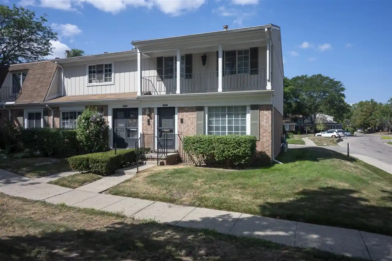 Listing Photo 2 - Condo for sale in 1757 Wickham St located at 1757 Wickham St, Royal Oak, MI 48073 - Unit 1757 Wickham St