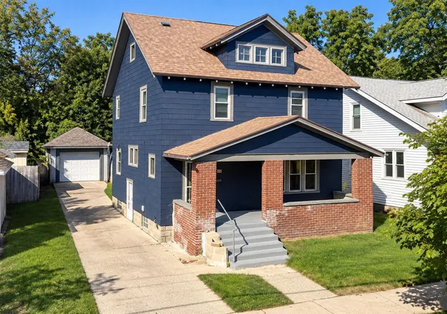 Photo 1 of Single family home for sale at 215 Brown St, Grand Rapids, MI 49507 | MLS# 70561636 | Listing updated on 2026-10-16
