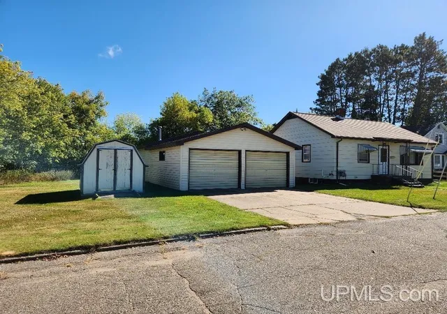Photo 1 of Single family home for sale at 622 N 2nd Avenue, Iron River, MI 49935 | MLS# 50223028 | Listing updated on 2026-09-25