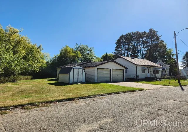 Photo 2 of Single family home for sale at 622 N 2nd Avenue, Iron River, MI 49935 | MLS# 50223028 | Listing updated on 2026-09-25