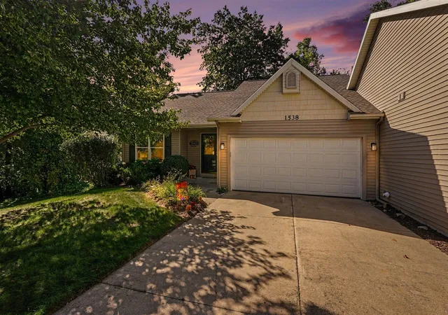 Condo for sale at 1538 Beechtree Cmns #13, Grand Haven, MI 49417 | MLS# 70561883