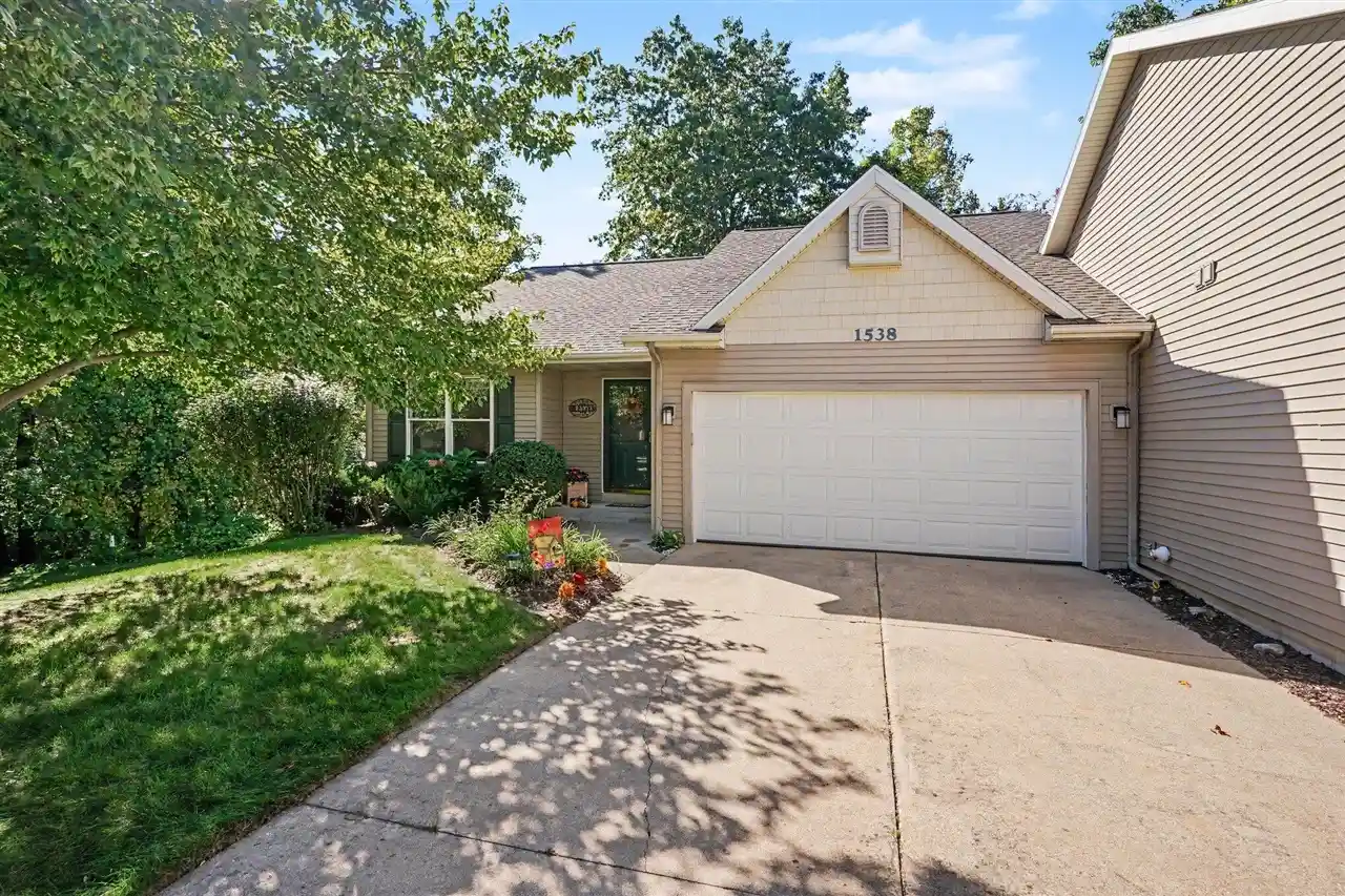 Listing Photo 2 - Condo for sale in 1538 Beechtree Commons located at 1538 Beechtree Commons, Grand Haven, MI 49417 - Unit #13