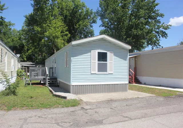 Photo 2 of Single family home for sale at 27 Inca Dr, Grand Rapids, MI 49548 | MLS# 70539369 | Listing updated on 2026-09-14