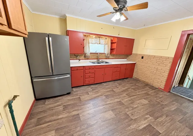 Photo 2 of Single family home for sale at 400 S 16th Street, Escanaba, MI 49829 | MLS# 50224594 | Listing updated on 2026-10-29