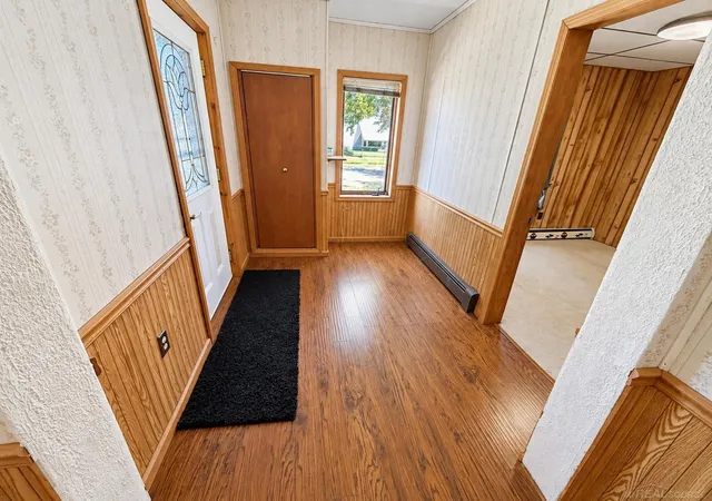 Photo 3 of Single family home for sale at 400 S 16th Street, Escanaba, MI 49829 | MLS# 50224594 | Listing updated on 2026-10-29