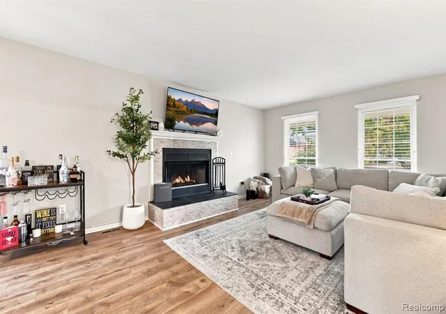 Photo 3 of Single family home for sale at 933 Abingdon St, Oxford, MI 48371 | MLS# 61028266 | Listing updated on 2026-09-11