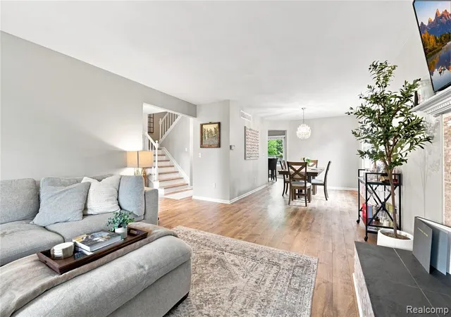 Photo 3 of Single family home for sale at 933 Abingdon St, Oxford, MI 48371 | MLS# 61028266 | Listing updated on 2026-10-25