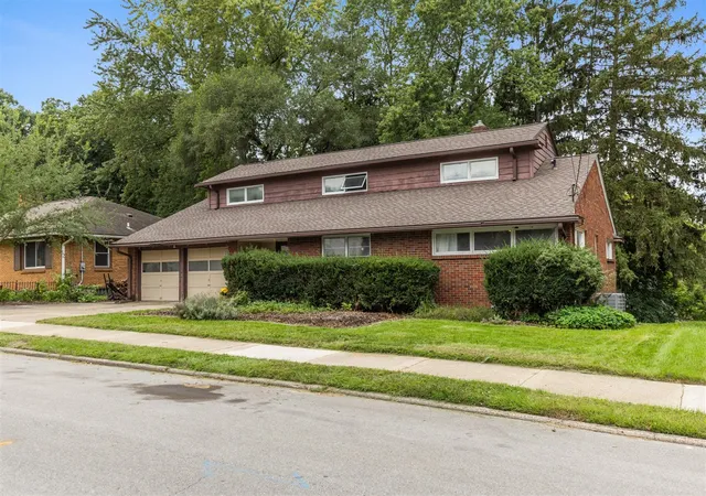 Photo 1 of Sale Pending at 1501 Rossman Ave, Grand Rapids, MI 49507 | MLS# 70560005 | Listing updated on 2026-10-19