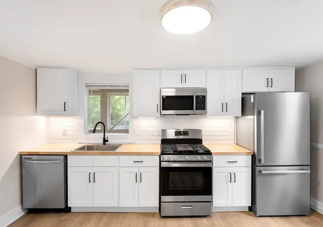Listing Photo 5 - Condo for sale in building located at 1031 Hamilton Ave, Grand Rapids, MI 49504