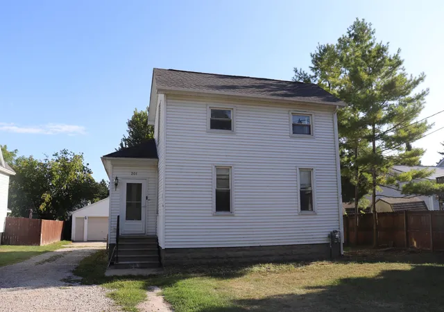 Photo 1 of Sale Pending at 201 E Calumet St, Bay City, MI 48706 | MLS# 50220274 | Listing updated on 2026-09-04