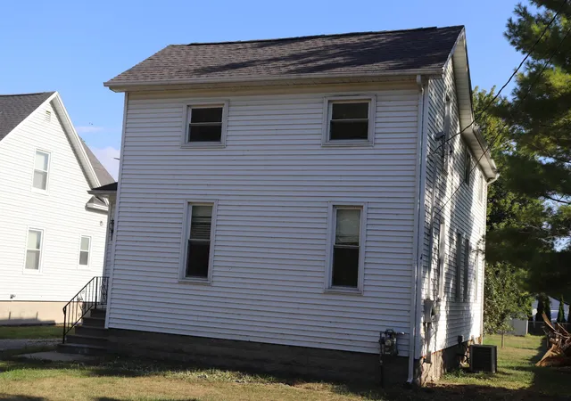 Photo 2 of Sale Pending at 201 E Calumet St, Bay City, MI 48706 | MLS# 50220274 | Listing updated on 2026-09-04