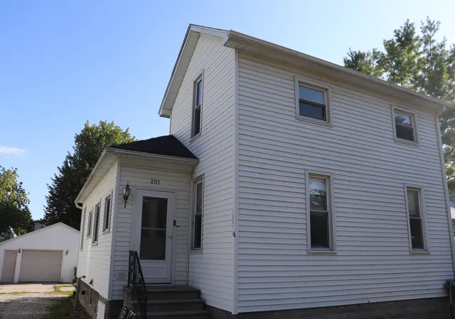 Photo 3 of Sale Pending at 201 E Calumet St, Bay City, MI 48706 | MLS# 50220274 | Listing updated on 2026-09-04