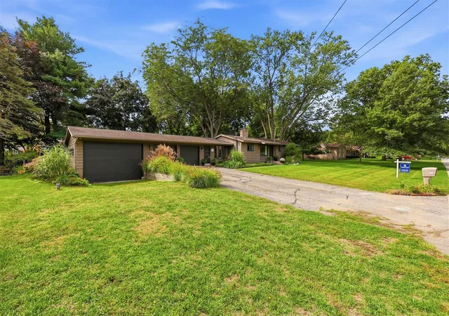 Photo 2 of Single family home for sale at 7284 Grachen Dr, Grand Rapids, MI 49546 | MLS# 70550571 | Listing updated on 2026-09-12