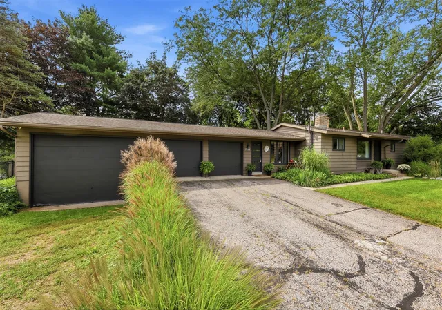 Photo 3 of Single family home for sale at 7284 Grachen Dr, Grand Rapids, MI 49546 | MLS# 70550571 | Listing updated on 2026-09-12