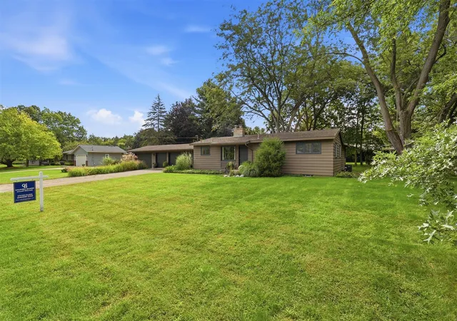 Photo 3 of Single family home for sale at 7284 Grachen Dr, Grand Rapids, MI 49546 | MLS# 70550571 | Listing updated on 2026-09-12