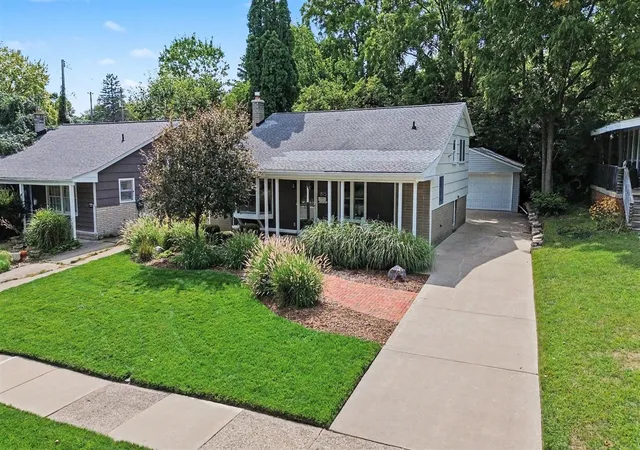 Photo 3 of Single family home for sale at 815 Sunrise Ct, Ann Arbor, MI 48103 | MLS# 70555109 | Listing updated on 2026-09-09