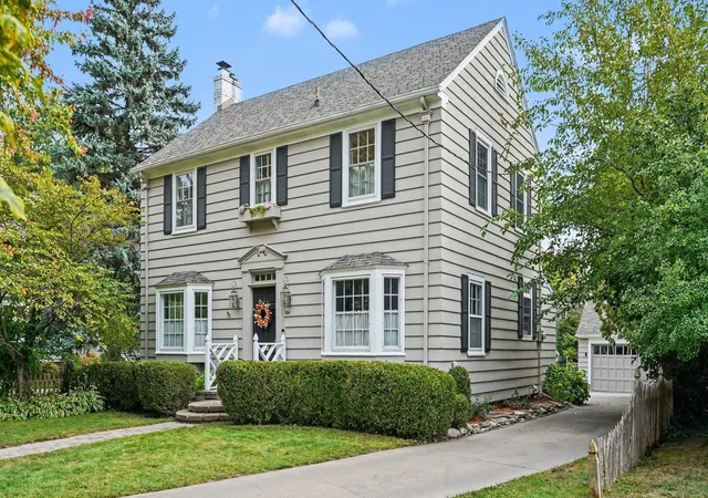 Photo 2 of Sale Pending at 604 Park Ave, Bay City, MI 48708 | MLS# 50223147 | Listing updated on 2026-09-30