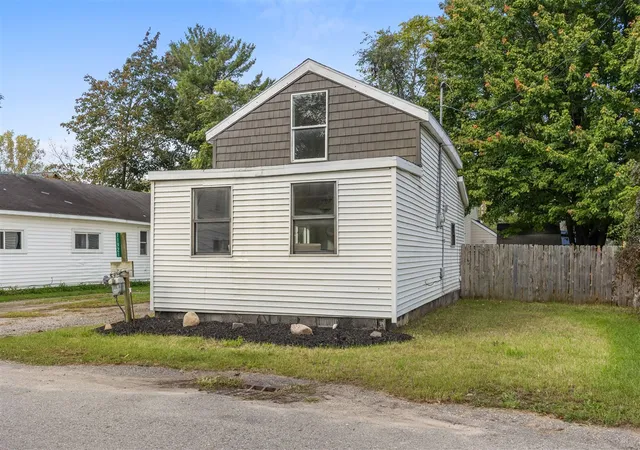 Photo 1 of Single family home for sale at 11921 Roxbury Dr, Sparta, MI 49345 | MLS# 70563124 | Listing updated on 2026-10-21