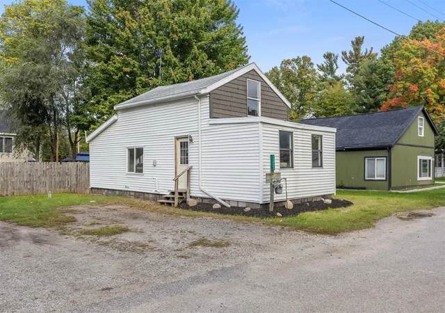Photo 3 of Single family home for sale at 11921 Roxbury Dr, Sparta, MI 49345 | MLS# 70563124 | Listing updated on 2026-10-21