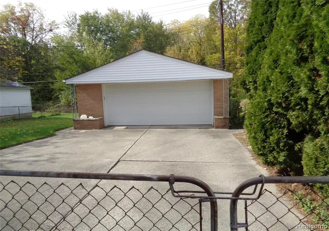 Photo 2 of Single family home for sale at 2460 Longmeadow Dr, Trenton, MI 48183 2217 | MLS# 61025078 | Listing updated on 2026-10-10